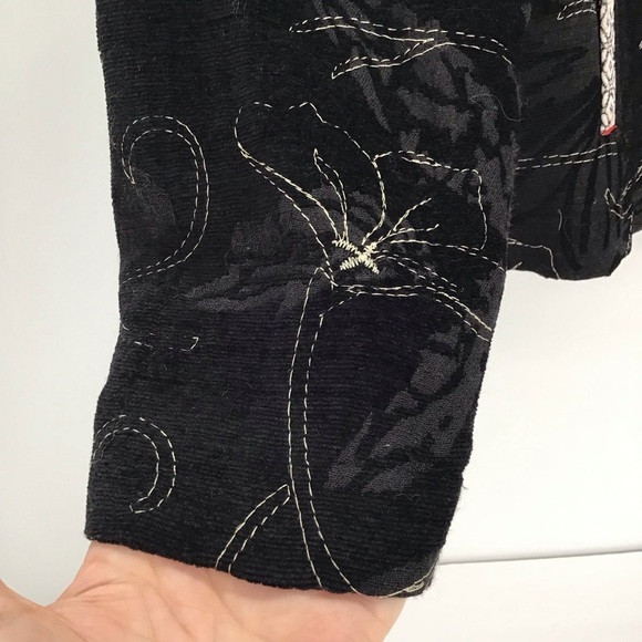 Chico’s Vintage Silk Blend Asian Inspired Floral Embroidered ZipUp Jacket Size 2 - Picture 4 of 9
